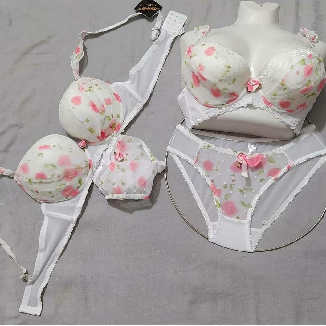 Cute Lace Flower Push-Up Bridal Set